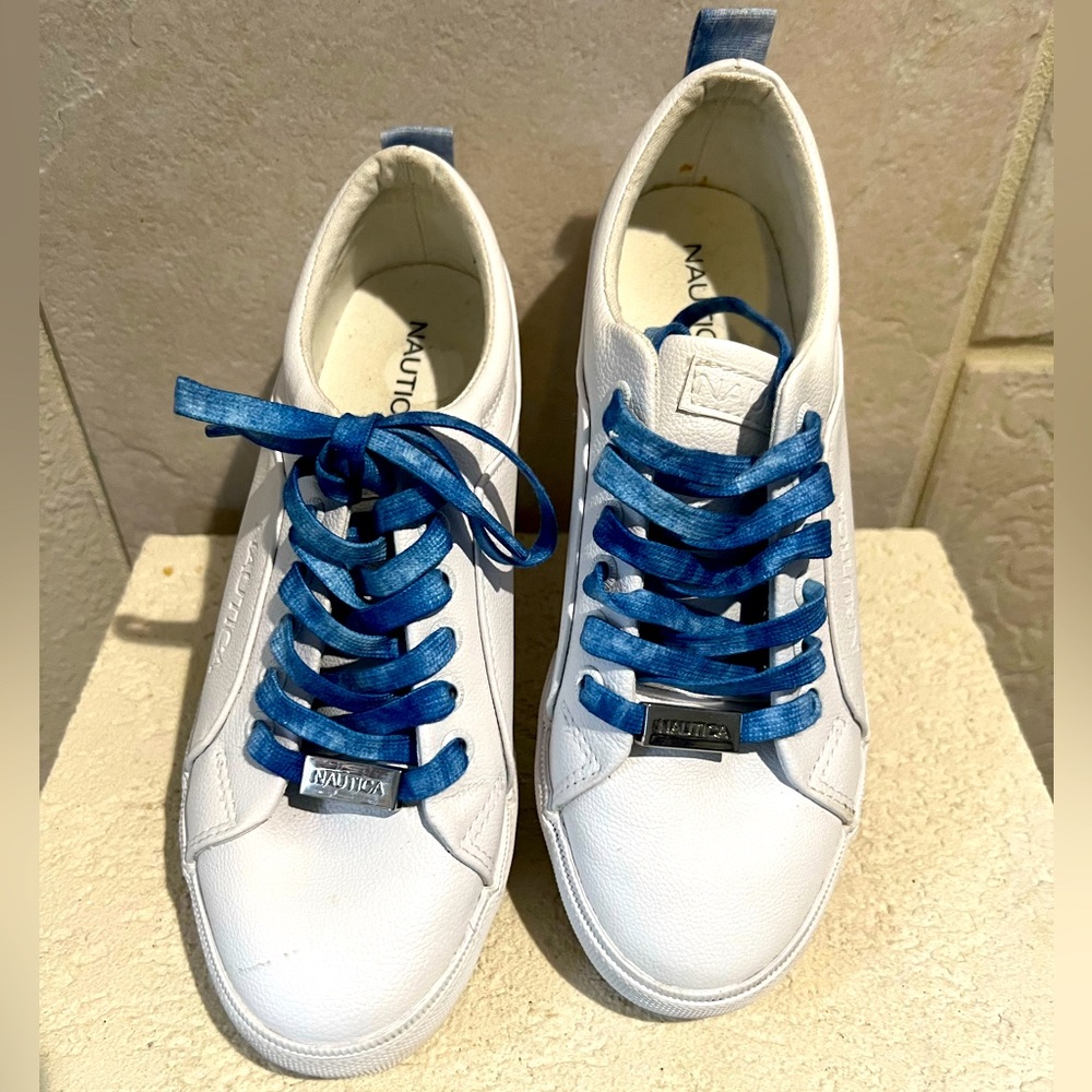 Ladies Nautica white leather sneakers tennis shoes blue laces sz 6